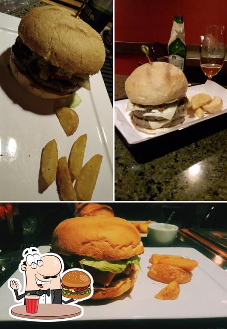 Experimente um hambúrguer no Badger's Beef Burger & Grill