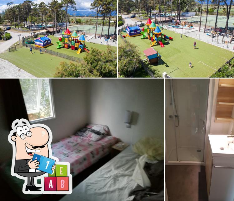 Camping Capfun Hermitage se distingue par sa aire de jeux et intérieur