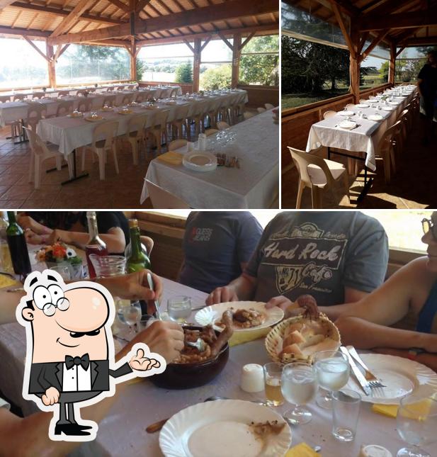 Jetez un coup d’oeil à l’image représentant la intérieur et table à manger concernant Terre Blanche