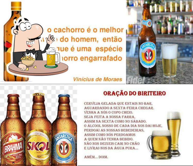 Peça um copo de cerveja leve ou escura