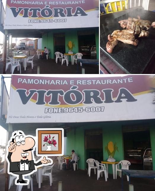 Esta é a foto mostrando interior e comida a pamonharia E Restaurante Vitória