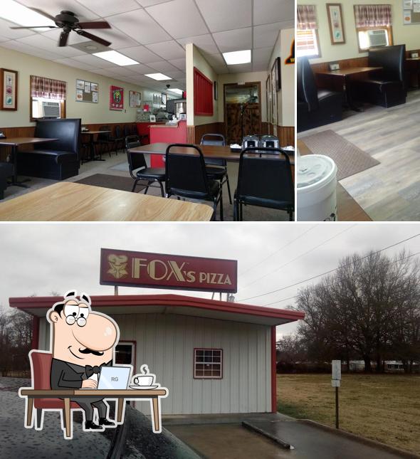Estas son las fotografías que muestran interior y exterior en Fox's Pizza Den