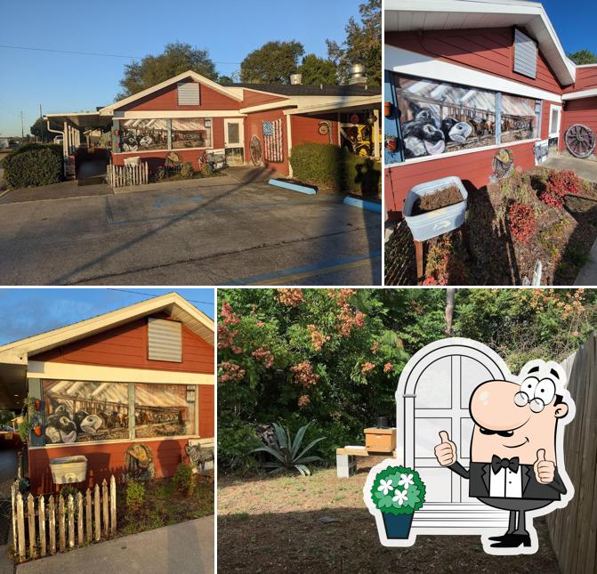 Barnwood BarBQue, 3725 W Old US Hwy 441 in Mount Dora Restaurant