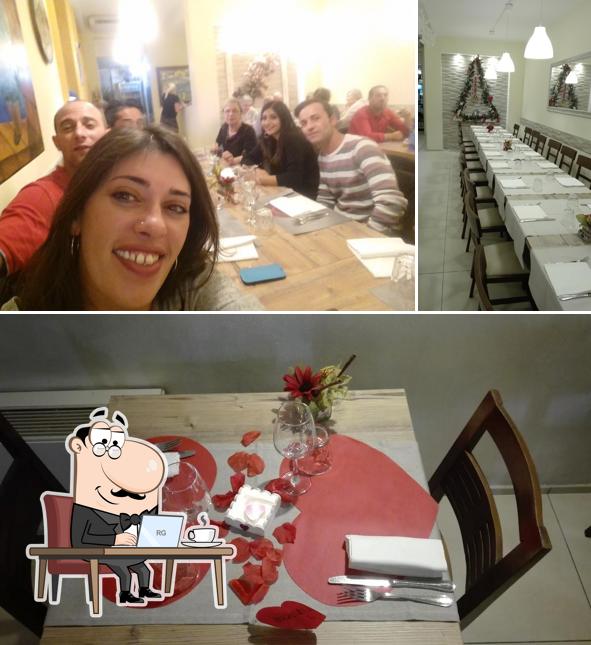 Questa è la foto che raffigura la interni e tavolo da pranzo di Ristorante Pizzeria La Barriera