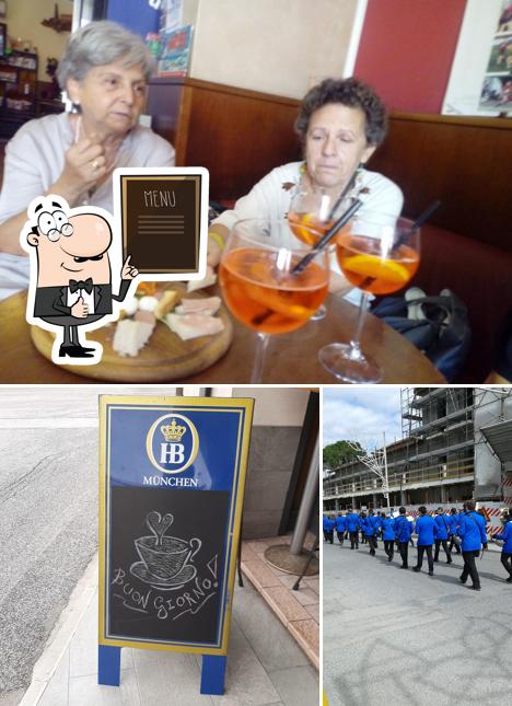 Leggi il menu sulla lavagna