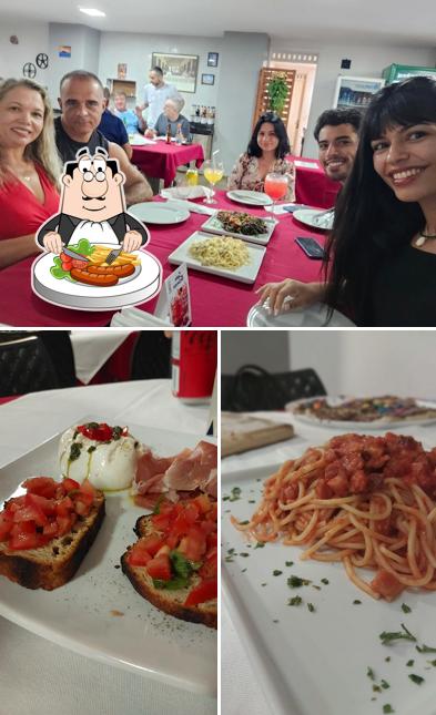 A comida e interior do restaurante