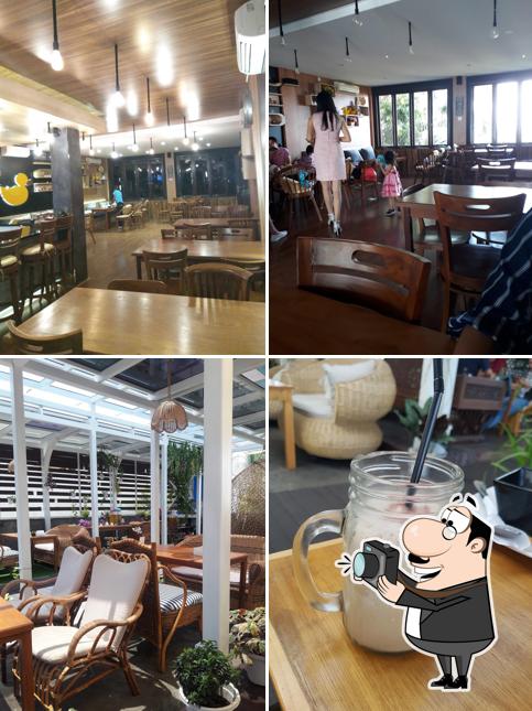 Here's a picture of Yellow Duck Cafe Balikpapan