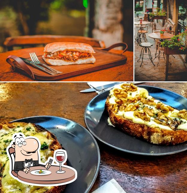 A Basileia Café e Doceria se destaca pelo comida e interior