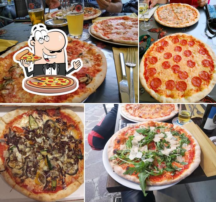 Scegli una pizza a Vives Pizza Loungebar