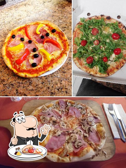 Choisissez des pizzas à Osteria Rustica