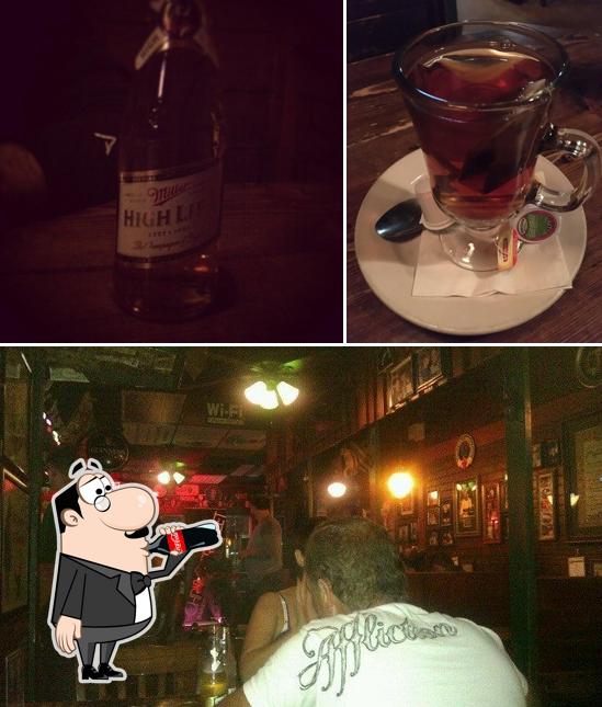 Помимо прочего, в O'Malley's Pub & Restaurant есть напитки и барная стойка