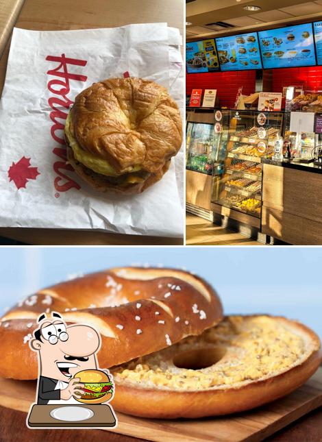 Commandez un hamburger à Tim Hortons