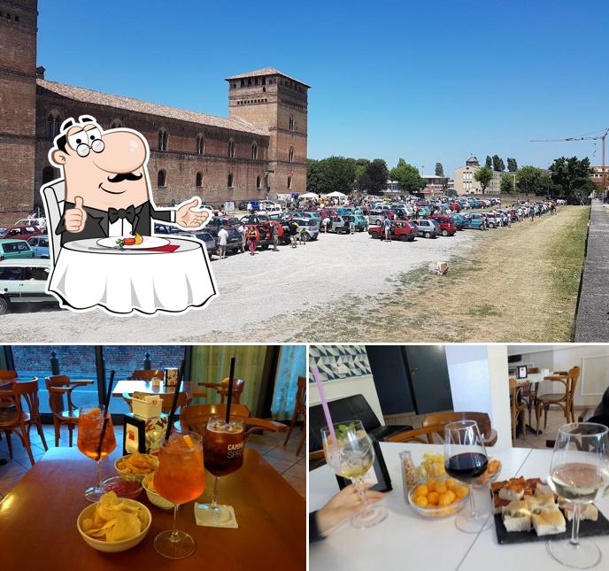 Questa è la immagine che raffigura la tavolo da pranzo e esterno di Caffé Della Corte