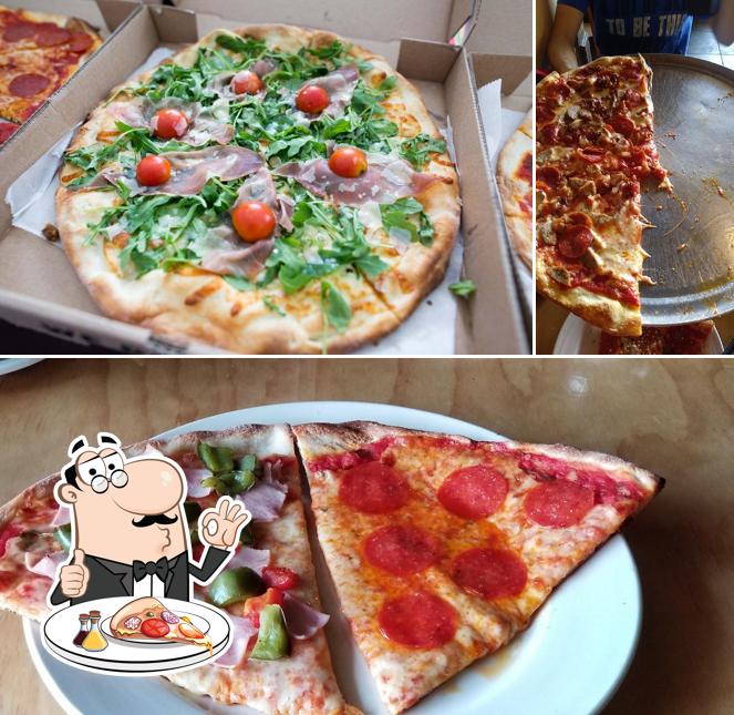 Tuttorosso Restaurant & Pizzeria, 7863 Blind Pass Rd in Saint Pete