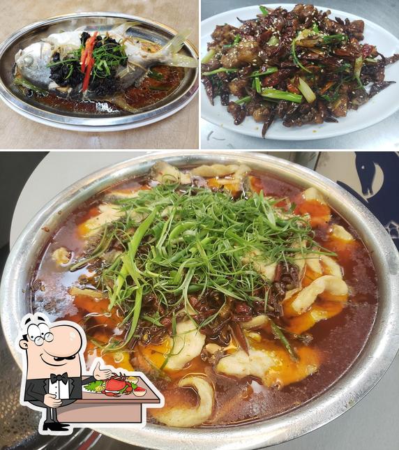 Try out seafood at Hong Ping Guo Restaurant
