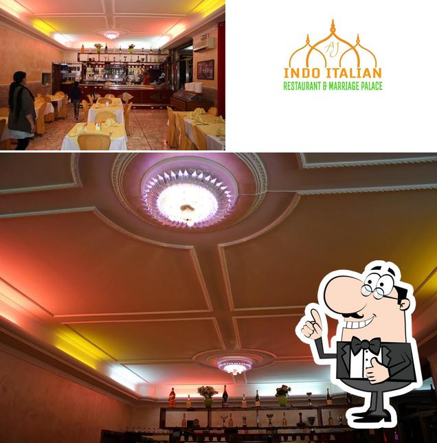 Это снимок ресторана "AJ INDO ITALIAN RESTAURANT BAR"