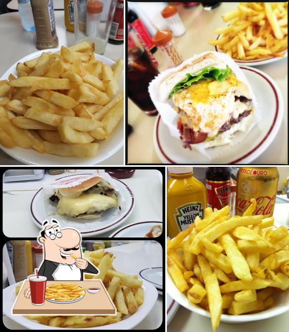 Você pode pedir batatas fritas como acompanhamento ou lanche