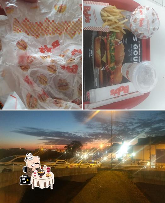 A comida e exterior do restaurante