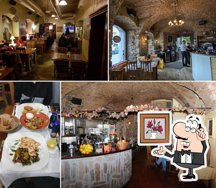 Siediti a un tavolo di Restavracija Vodnikov Hram, Ljubljana