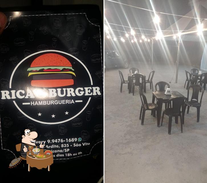 Comida em Rica`s Burger