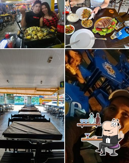 Sente em uma das mesas no Big Lanches Ceilândia