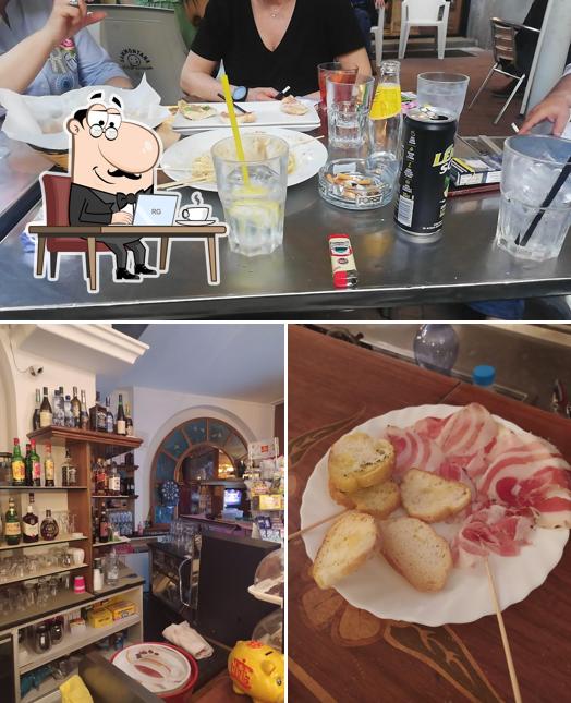 Siediti a un tavolo di Bar Lord Byron