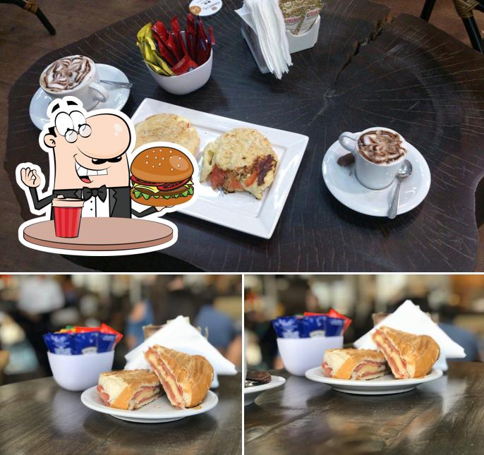 Peça um hambúrguer no Ômega Café - Piracicaba