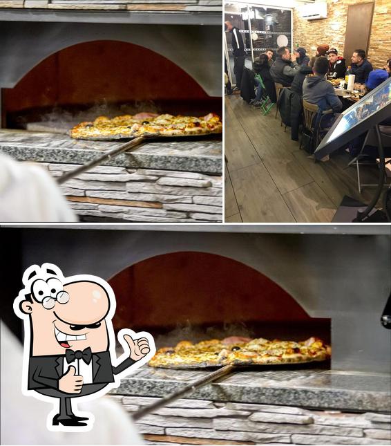 Voici une image de la casa della pizza