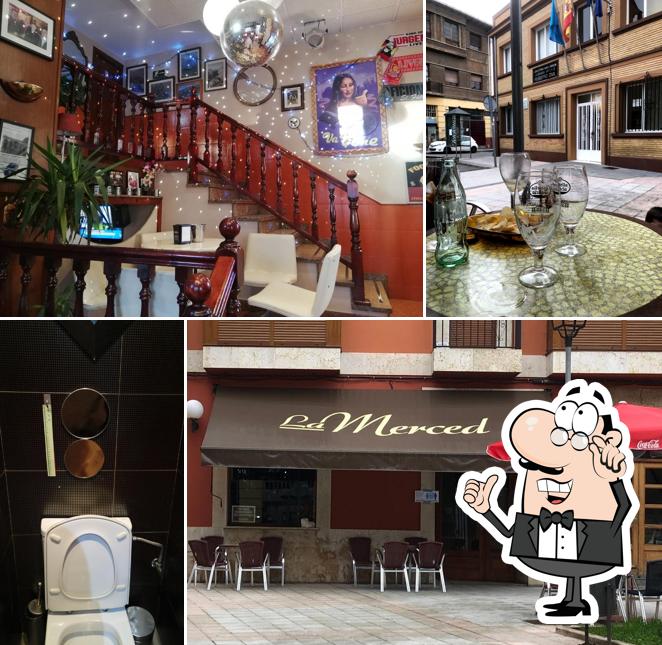 Siéntate a una de las mesas de Bar La Merced