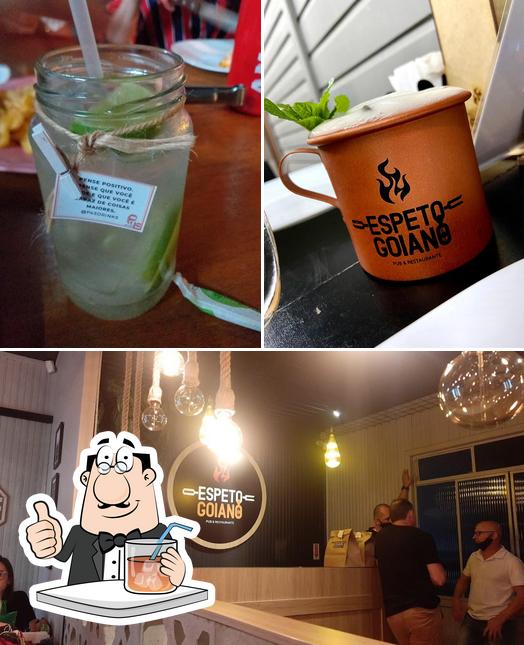 O Espeto Goiano Pub e Restaurante se destaca pelo bebida e interior