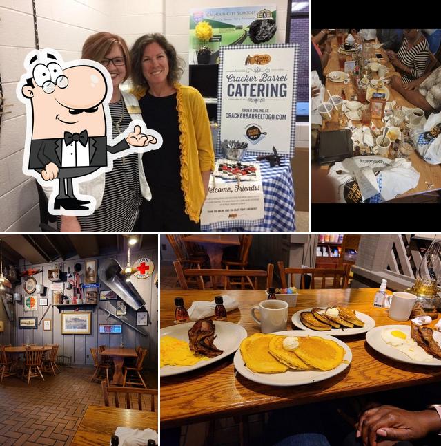 Cracker Barrel Old Country Store, Lithia Springs, 970 W Pointe Ct