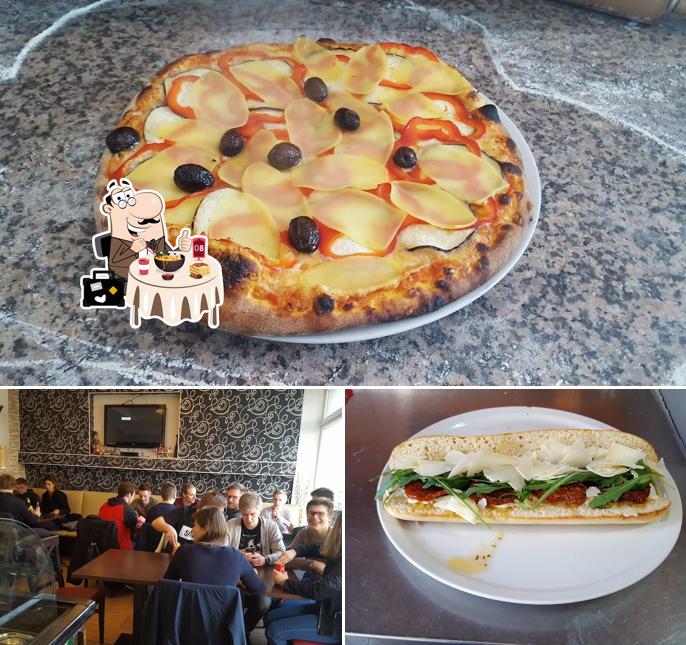 Взгляните на это изображение, где видны еда и внутреннее оформление в Pizzeria Tre Stelle