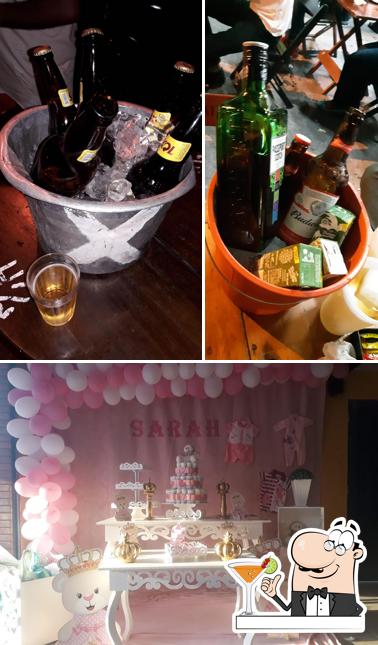 A imagem do Bar Fluxo Zero Um’s bebida e aniversário