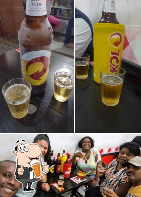 Desfute uma tulipa de cerveja leve ou escura