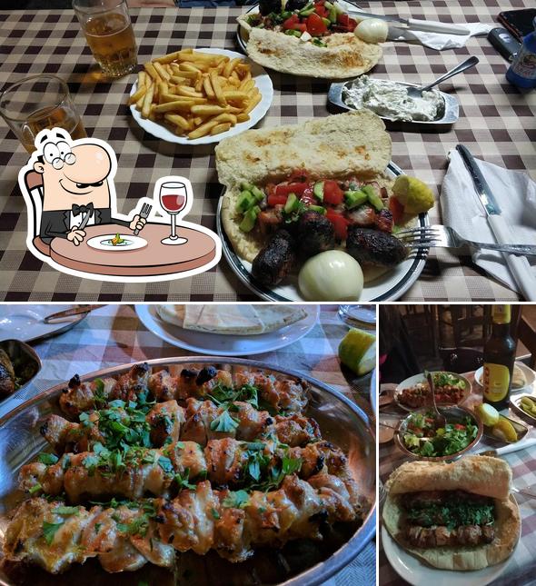 Nourriture à "To magazaki tou Giannou" Tavern - "Το μαγαζάκι του Γιάννου" Ταβέρνα