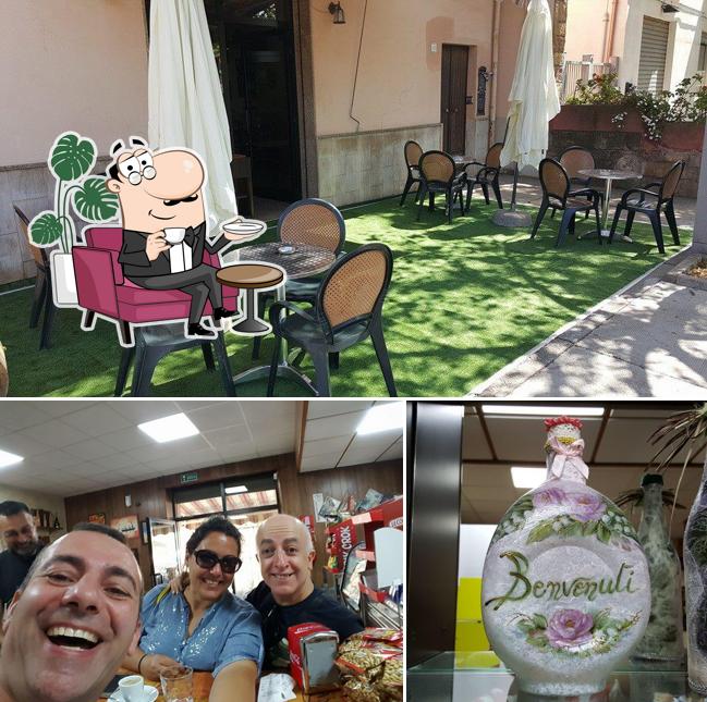 La interni e bancone da bar del ristorante