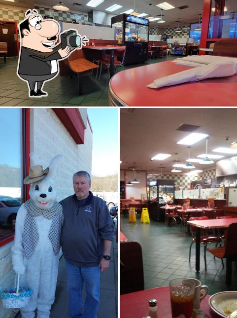 Huddle House in Moundsville Restaurant menu and reviews