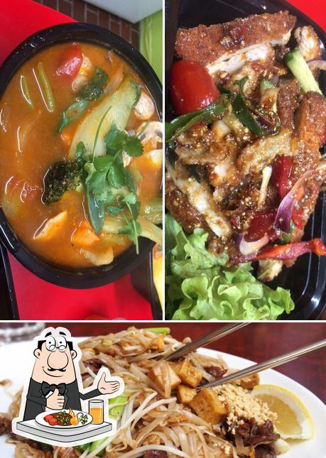 Еда в "Thai Kitchen Takeaway"