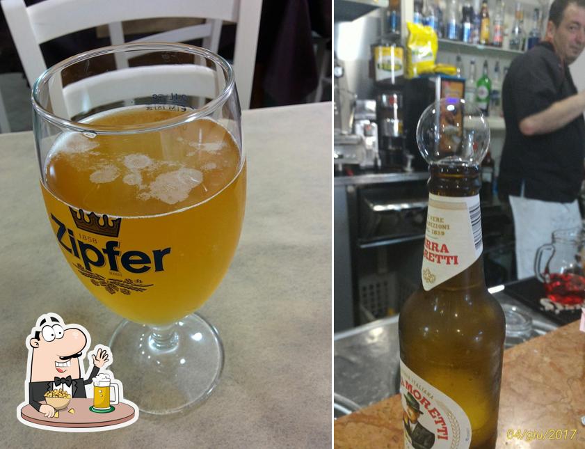 Puoi prenderti un rinfrescante bicchiere di birra chiara o scura