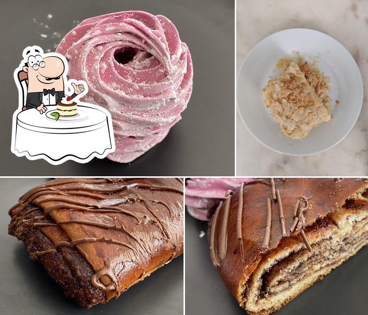 Malina Ukrainian Bakery and Eatery propose une éventail de desserts