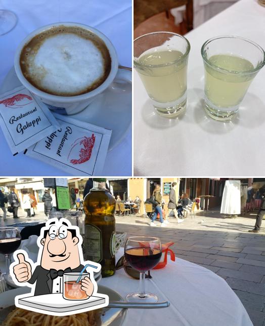 La foto della bevanda e esterno di Ristorante galuppi