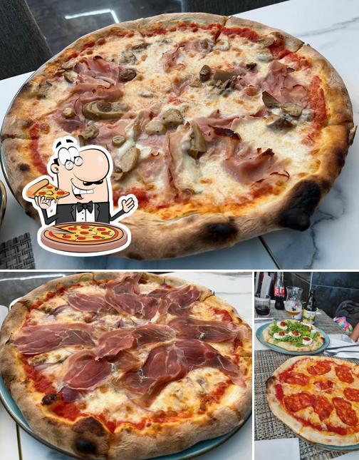 Scegli una pizza a LUXALE COFFEE LIVING FOOD