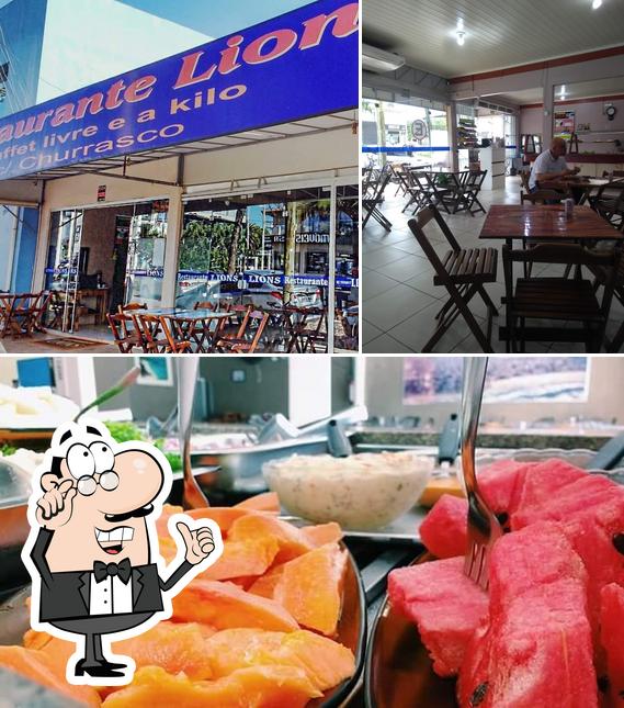 Entre diferentes coisas, interior e comida podem ser encontrados no Restaurante Lions