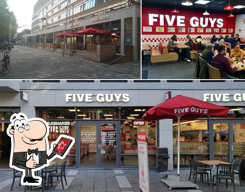 Regarder cette image de Five Guys