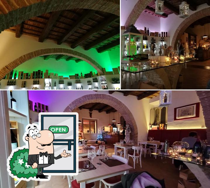 Enoteca Simona si caratterizza per la esterno e interni