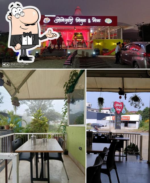 Check out how Jogeshwari Misal looks inside