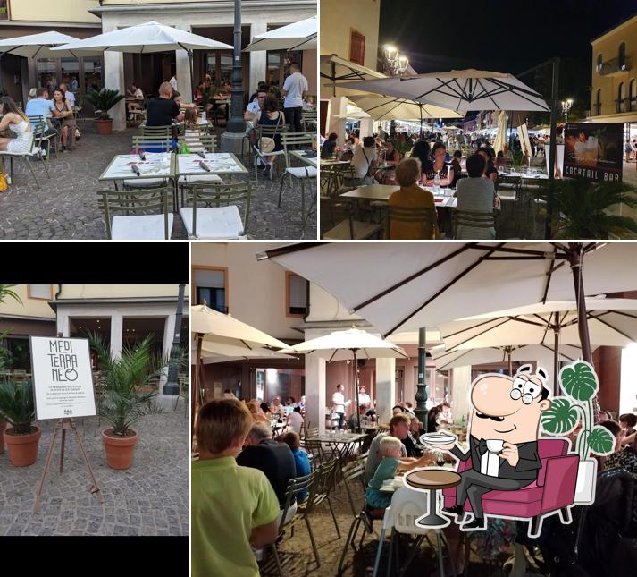 Dai un'occhiata agli interni di Mediterraneo Pizzeria napoletana