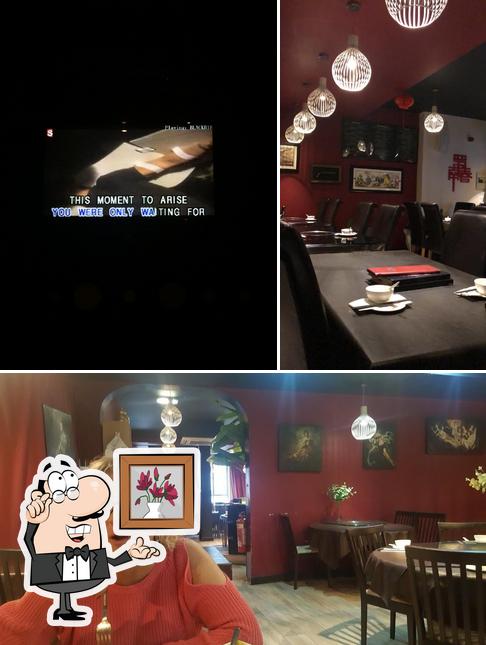 The interior of Moji Restaurant & Karaoke 蜀南春