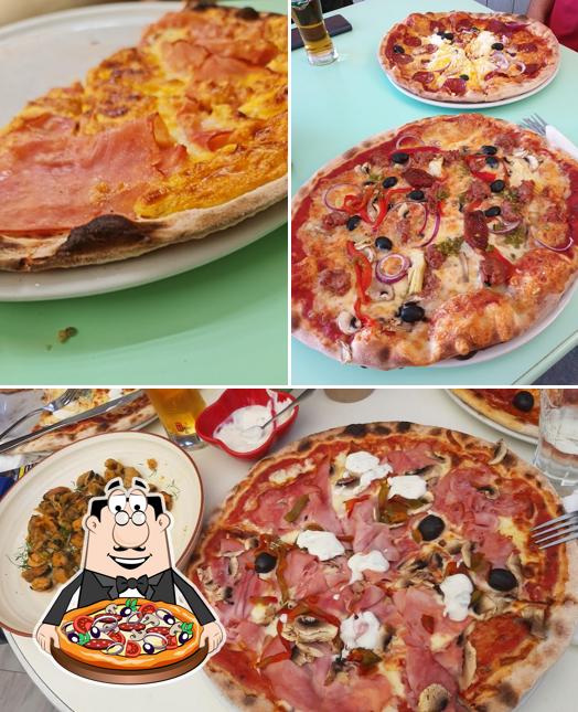 Order pizza at Viaggio in Italia