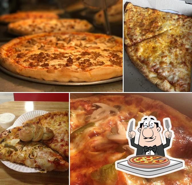 Закажите пиццу в "Tony's Pizzeria & Deli- Commercial Dr."
